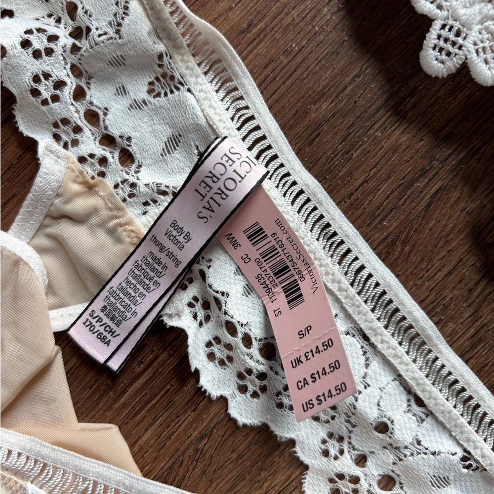 Victorias Secret Lace Bralette and Panty Set - Cream 34DD/Small panty - Picture 3 of 3